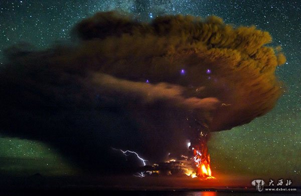 智利火山喷发遮蔽星空如“世界末日”