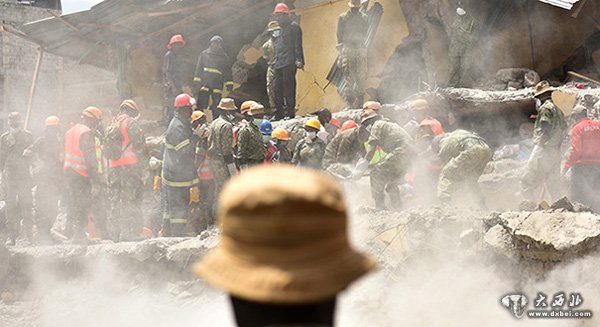 肯尼亚首都暴雨成灾致房屋倒塌 已有33人死亡