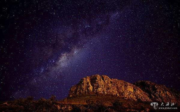 摄影师镜头记录南非最美的银河夜景