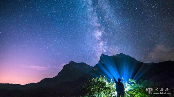 航拍“太行天路” 感受星空鬼斧神工