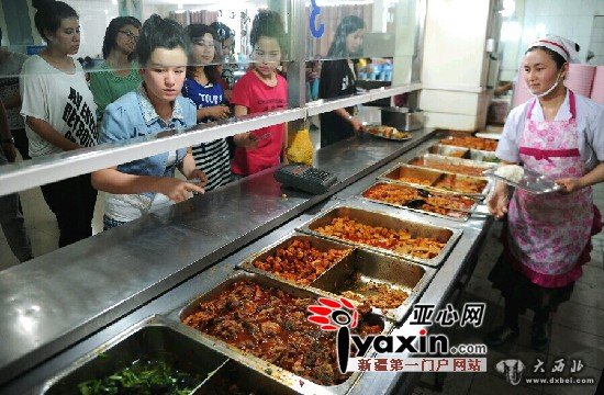 新疆财经大学5名学生拍《舌尖上的食堂》网民赞够味