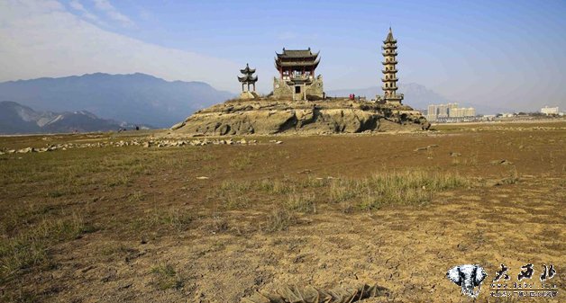 鄱阳湖逼近极枯水位 湖底景观水落石出