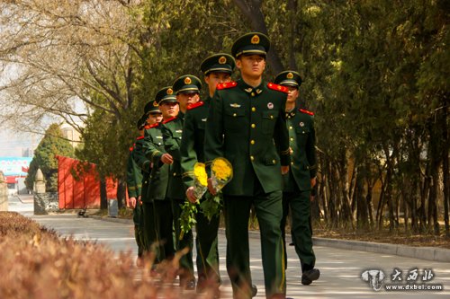 武警甘肃森林官兵祭英烈