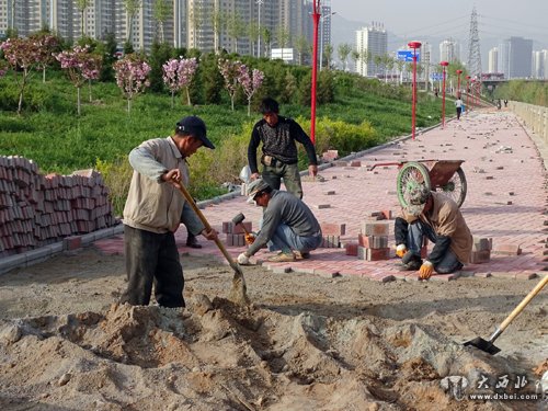 人行道换地砖