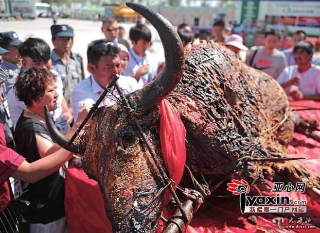 丝绸之路国际食品展览交易会昨开幕 八方宾客共享万道美食 172种新疆馕，你吃过哪几种？