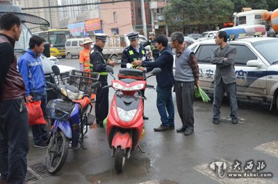 东岗交警集中整治酒驾毒驾违法行为