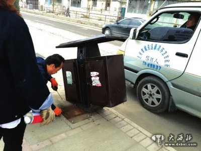 不到一个月南河道附近89个果皮箱遭遇黑手