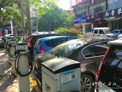 市政大坡处的充电车位被私家车“占领”