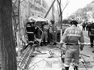 超载货车 正要下缓坡 刹车突然失灵