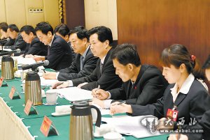 省第十三次党代会各代表团讨论省纪委工作报告