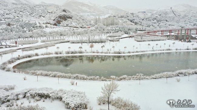 祁连山下春雪飞